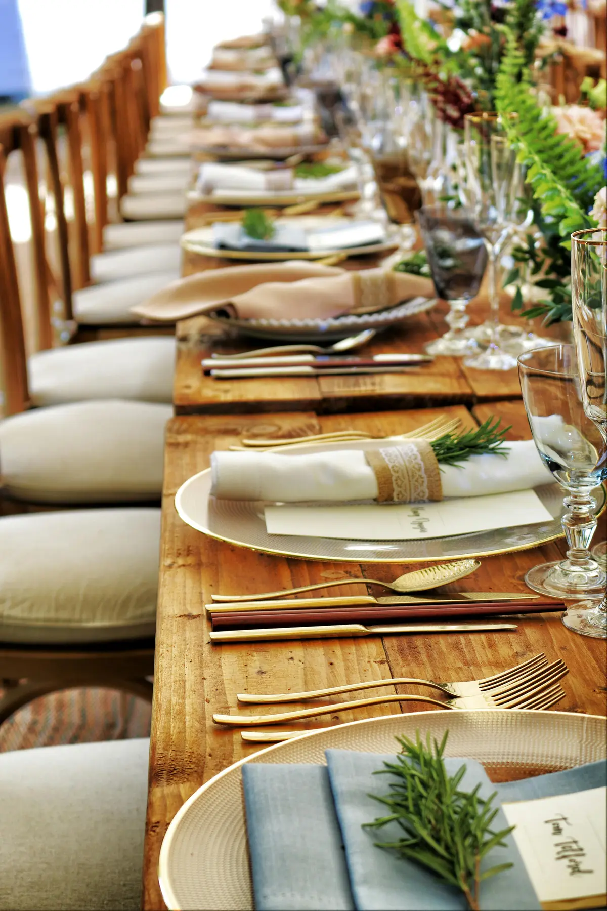 Table d'honneur dressée pour un mariage